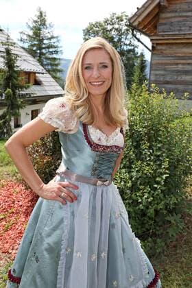 ORF Wenn die Musi spielt . Sängerin Stefanie Hertel am Rande des Künstlertreffs zum Musik Open Air Wenn die Musi spielt am 28.07.2017 auf dem Festgelände in Bad Kleinkirchheim.