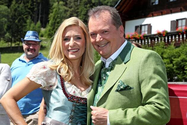 ORF Wenn die Musi spielt . Sängerin Stefanie Hertel und Moderator Arnulf Prasch am Rande des Künstlertreffs zum Musik Open Air Wenn die Musi spielt am 28.07.2017 auf dem Festgelände in Bad Kleinkirchheim.