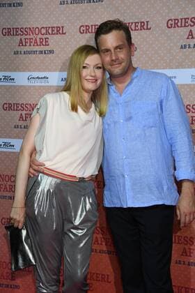 Sebastian Bezzel mit Ehefrau Johanna Christine Gehlen Premiere Grießnockerlaffäre Mathäser Filmpalast Kino, Fernsehen München 01. August 2017