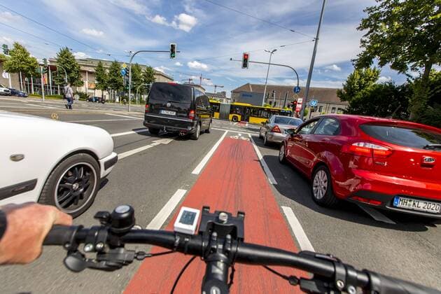 Innerstädtischer Fahrradweg, besonders markierte Radwege, Fahrradspuren, für Radfahrer, in Mülheim an der Ruhr,