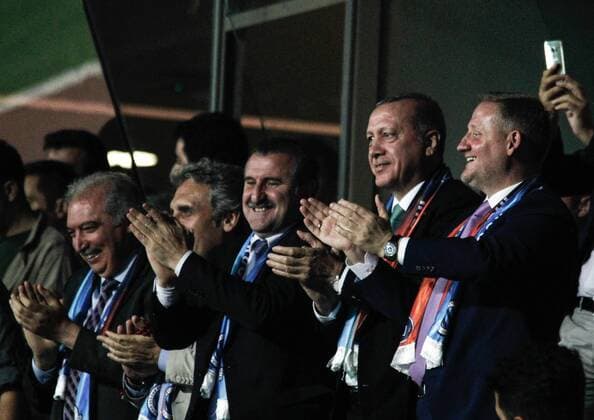 Bilder des Tages August 2, 2017 - Istanbul, TURKEY - Turkish President Recep Tayyip Erdogan (second, Right) arrives at the stadium for the UEFA Champions League third qualifying round second leg match between Basaksehir Istanbul and Club Brugge in Istanbul, Turkey, 02 August 2017. (  Copyright: CanxErok 29316931sp