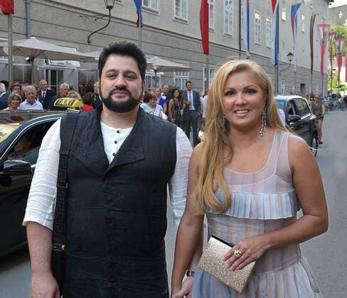Auffahrt zur Premiere Lady MacBeth von Mzenzk vor dem Großen Festspielhaus in Salzburg. Dieses Bild zeigt die Opernsänger Yusif Eyvazov und Anna Netrebko 2017 - Auffahrt zur Premiere Lady MacBeth von Mzenzk vor dem Großen Festspielhaus in Salzburg