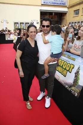 Bülent Sharif mit Ehefrau Emy und Sohn Tinucin-Khan bei der Premiere des Kinofilms Bigfoot Junior The Son of Bigfoot im Kino in der Kulturbrauerei. Berlin, 06.08.2017 Foto:xS.xGabschx xFuturexImage