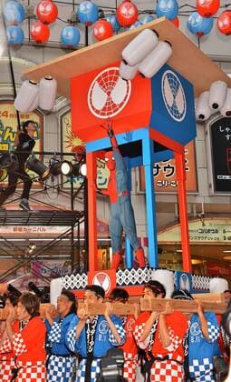 A man dressed as Spider-man performs during the Japan premiere for the film Spider-Man: Homecoming in Tokyo, Japan on August 7, 2017.  TKP2017080728 KEIZOxMORI
