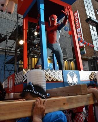 A man dressed as Spider-man performs during the Japan premiere for the film Spider-Man: Homecoming in Tokyo, Japan on August 7, 2017.  TKP2017080731 KEIZOxMORI