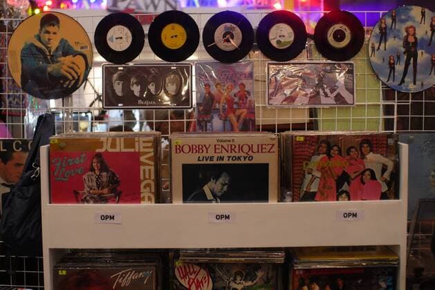 Philippines: HistoryCon 2017 Music Memorabilia on display and for sale are just one of the exhibits.  GeorgexBuid