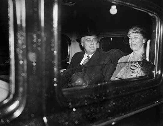 Berühmte Feministinnen, Eleanor Roosevelt June 1, 2017 - U.S. President Franklin Roosevelt and First Lady Eleanor Roosevelt, Portrait in Car after Easter Service, Washington DC, USA, Harris & Ewing, 1935 - ZUMAg145 20170601_zza_g145_010 Copyright: xJTxVintagex