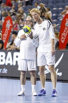 Wolfgang Trepper und Jonas Reckermann beim Handball-Tag mit Kindertraining und Prominenten-Spiel in der Lanxess Arena. Köln, 13.08.2017 Foto:xC.xHardtx xFuturexImage