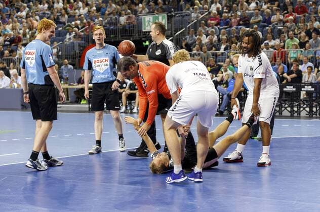 Oliver Pocher, Henning Fritz, Jonas Reckermann und Patrick Owomoyela beim Handball-Tag mit Kindertraining und Prominenten-Spiel in der Lanxess Arena. Köln, 13.08.2017 Foto:xC.xHardtx xFuturexImage