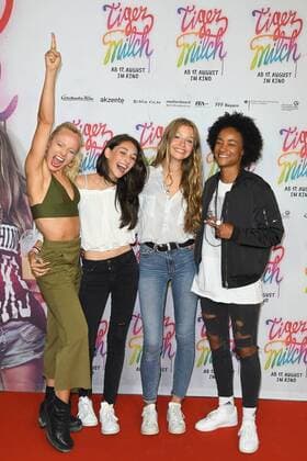 Maike, Flora Li Thieman, Emily Kusche und Alice bei der Premiere Tiger Milch im KIno der Kulturbrauerei in Berlin am 15.08.2017