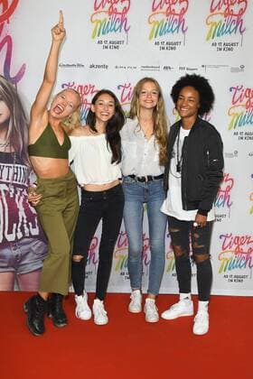 Maike, Flora Li Thieman, Emily Kusche und Alice bei der Premiere Tiger Milch im KIno der Kulturbrauerei in Berlin am 15.08.2017