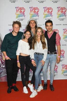 Flora Li Tiemann, Emily Kusche, David Ali Rashed und weitere Darsteller bei der Premiere Tiger Milch im KIno der Kulturbrauerei in Berlin am 15.08.2017