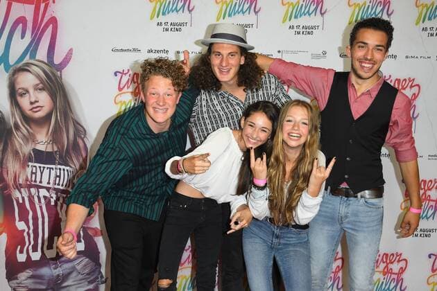 Flora Li Tiemann, Emily Kusche, David Ali Rashed und weitere Darsteller bei der Premiere Tiger Milch im KIno der Kulturbrauerei in Berlin am 15.08.2017