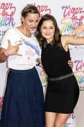 Sarah Alles mit Begleitung bei der Premiere des Kinofilms Tigermilch im Kino in der Kulturbrauerei. Berlin, 15.08.2017 Foto:xK.xWernerx xFuturexImage