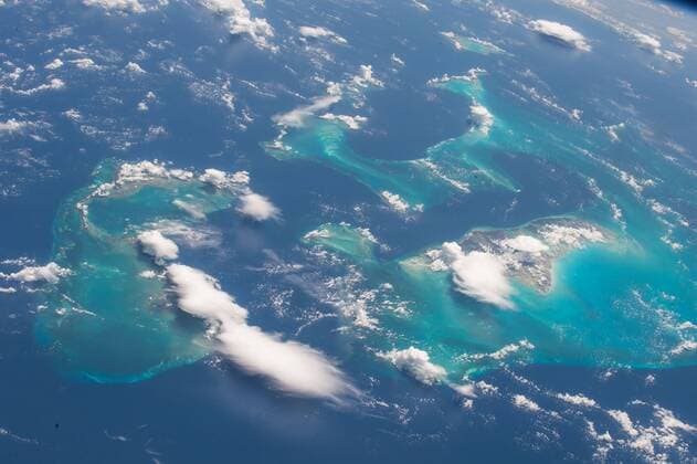 Bilder des Tages Aug 16, 2017 - Bahamas - Image Released Today: One of the most recognizable points on the Earth for astronauts to photograph is the Bahamas, captured in striking images many times from the vantage point of the International Space Station. Expedition 52 Flight Engineer Randy Bresnik of took this photo on Aug. 13, 2017, and shared it with his followers on social media. Bresnik said, The stunning Bahamas were a real treat for us. The vivid turquoise of the water over the reef was absolutely captivating. Bahamas - ZUMAz03_ 20170816_sha_z03_220 Copyright: xNASAx