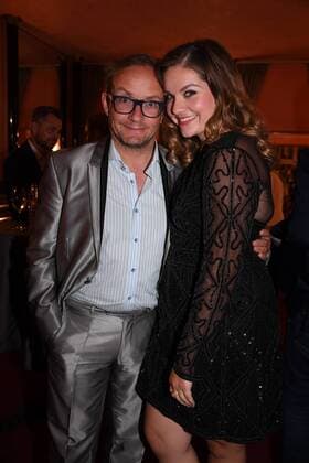 Wigand Boning mit Freundin Teresa Tischky Premiere Aufguss Komödie im Bayerischen Hof Theater München 15. August 2017