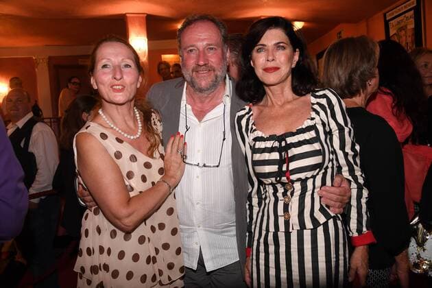 Birgitt Wolff mit Freund Harold Faltermeyer und Anja Kruse Premiere Aufguss Komödie im Bayerischen Hof Theater München 15. August 2017