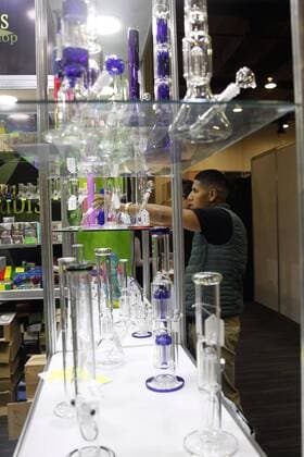 A participant sale accesories for smokin marijuana at the America Expoweed cannabis fair at the World Trade Center in Mexico City, Mexico, 18 August 2017. The cannabis fair opened its doors in the Mexican capital today with the health for the first time as a central axis, including a clinic in which specialists will offer diagnoses to patients at no cost. Cannabis fair opens in Mexico with a focus on medical use !ACHTUNG: NUR REDAKTIONELLE NUTZUNG!  Copyright: xSáshenkaxGutiérrezx MEX82 20170819-636387158705417106