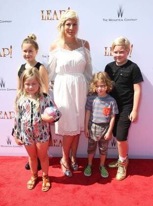 August 19, 2017 - Los Angeles, California, U.S. - 19 August 2017 - Los Angeles, California - Tori Spelling, Stella Doreen McDermott, Liam Aaron McDermott, Hattie Margaret McDermott, Beau Dean McDermott. Leap! Los Angeles Premiere held at Pacific Theatres at The Grove. Photo Credit: AdMedia Los Angeles U.S. - ZUMAa123 20170819_zaa_a123_130 Copyright: xF.xSadoux