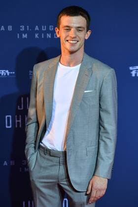 Jannis NIEWOEHNER (Schauspieler), Einzelbild,angeschnittenes Einzelmotiv,Halbfigur,halbe Figur . Filmpremiere JUGEND OHNE GOTT. Roter Teppich,Red Carpet am 21.08.2017.