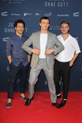 Fahri Yardim, Jannis Niewoehner, Jannik Schuemann, Filmpremiere von Jugend ohne Gott im Mathaeser Filmpalast in Muenchen am 21.08.2017