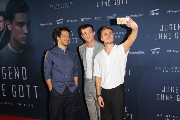 Fahri Yardim, Jannis Niewoehner, Jannik Schuemann, Filmpremiere von Jugend ohne Gott im Mathaeser Filmpalast in Muenchen am 21.08.2017