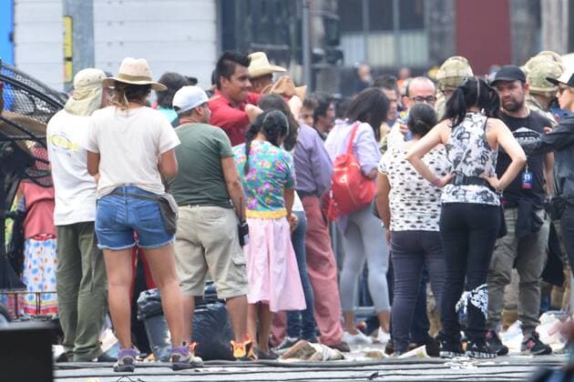 August 21, 2017 - Mexico City, Mexico, Mexico - People acting as extras are seen on a street closed to the traffic during the filming of scenes of the movie Godzilla, King of the Monsters in the historical centre of Mexico City on August 20, 2017. Godzilla invades Mexico City as scenes from the Japanese monster s latest movie directed by Michael Dougherty are filmed in the capital. Mexico City Mexico  - ZUMAn230 20170821_zaa_n230_386 Copyright: xCarlosxTischlerx