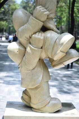 August 21, 2017 - Mexico City, Mexico, Mexico - The sculptor Rodrigo de la Sierra show his exhibition Timo between the people 15 bronze sculptures exhibited at the Alameda Central on August 21, 2017 in Mexico City, Mexico. The exhibition to will be available until 30 August 2017. Mexico City Mexico  - ZUMAn230 20170821_zaa_n230_402 Copyright: xCarlosxTischlerx