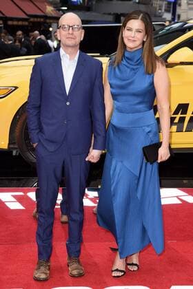 Steven Soderbergh mit Gettin Jules Asner bei der Premiere des Kinofilms Logan Lucky im Vue West End. London, 21.08.2017 Steven Soderbergh, Jules Asner  Foto:xS.xVasx xFuturexImage