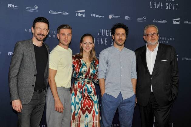 Bilder des Tages Oliver Berben, Jannik Schuemann, Alicia von Rittberg, Fahri Yardim, Martin Moszkowicz (v.r.n.l) Ankunft zur Premiere Jugend ohne Gott im Kino Zoo Palast in Berlin, am 22.08.2017