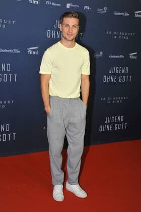 Jannik Schuemann Ankunft zur Premiere Jugend ohne Gott im Kino Zoo Palast in Berlin, am 22.08.2017
