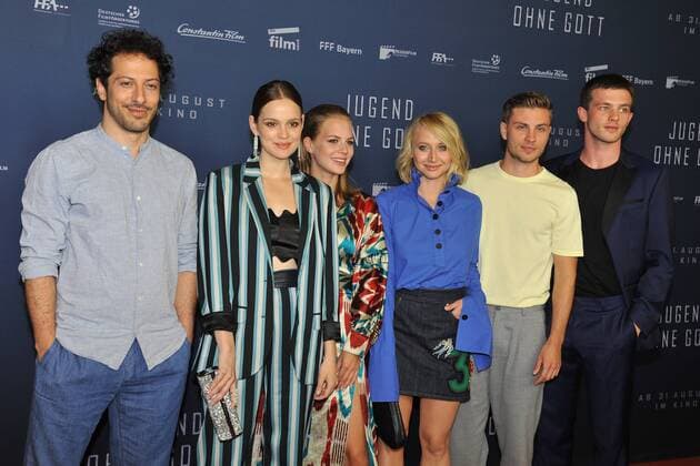 Fahri Yardim, Alicia von Rittberg, Emilia Schuele, Anna Maria Muehe, Jannik Schuemann, Jannis Niewoehner Ankunft zur Premiere Jugend ohne Gott im Kino Zoo Palast in Berlin, am 22.08.2017
