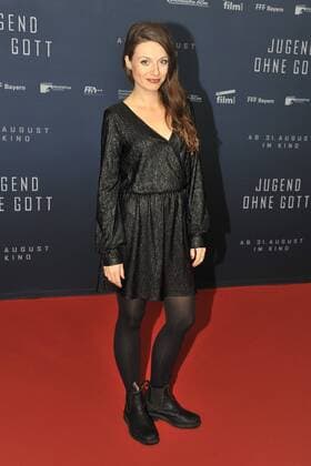 Julia Hartmann Ankunft zur Premiere Jugend ohne Gott im Kino Zoo Palast in Berlin, am 22.08.2017