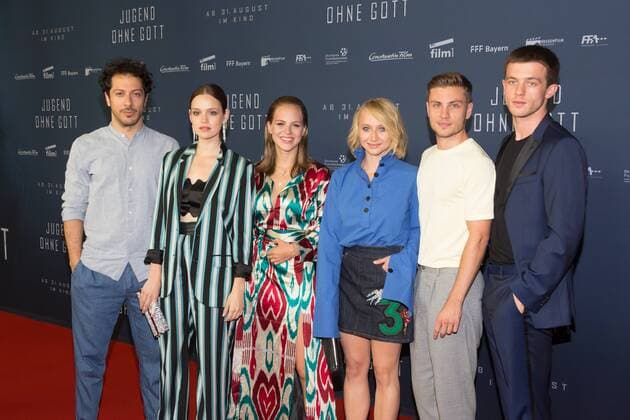 Fahri Yardim, Emilia Schuele, Alicia von Rittberg, Anna Maria Muehe, Jannik Schuemann und Jannis Niewoehner - Premiere von JUGEND OHNE GOTT im Zoo Palast in Berlin am 22.08.2017. Premiere JUGEND OHNE GOTT