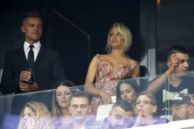 The French player Adil Rami came out on injury in the 25th minute of the match between OM and Domzale. Right after the match, the OM defender was joined by American actress Pamela Anderson. The companion of the French player attended, Thursday evening, for the first time, a match at the Vélodrome, Marseille, France. Pamela Anderson Marseille France  541727