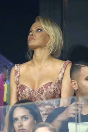 The French player Adil Rami came out on injury in the 25th minute of the match between OM and Domzale. Right after the match, the OM defender was joined by American actress Pamela Anderson. The companion of the French player attended, Thursday evening, for the first time, a match at the Vélodrome, Marseille, France. Pamela Anderson Marseille France  541727