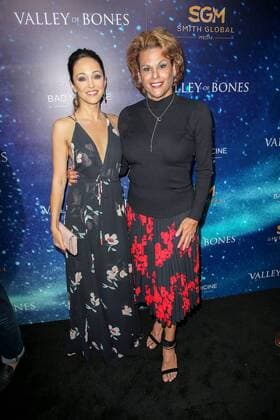 Autumn Reeser und Alexandra Billings bei der Valley of Bones Film Premiere am 24.08.2017 in Hollywood, Los Angeles Valley of Bones World Premiere in Hollywood, Los Angeles, 2017 