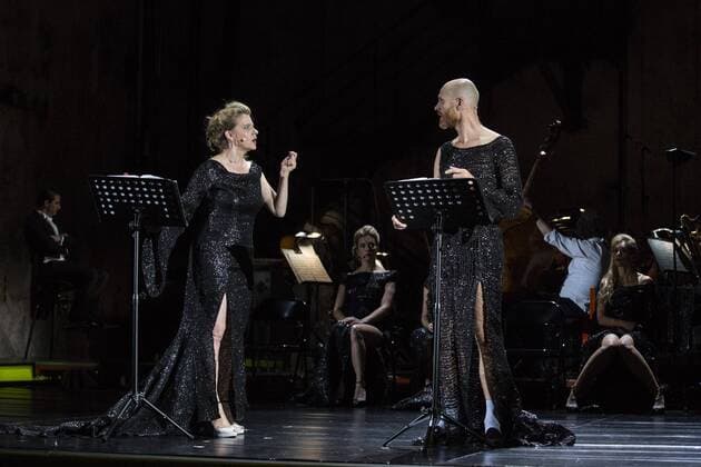 SPERRFRIST EMBARGO, Kein Licht, Ruhrtriennale, Duisburg, Germany SPERRFRIST EMBARGO bis to 8:00pm, 25 August 2017 Duisburg, Germany. 22 August 2017. Pictured: Niels Bormann and Caroline Peters. Dress rehearsal of the Ruhrtriennale world premiere Kein Licht, a Thinkspiel by Philippe Manoury and Nicolas Stemann. Adapted from the stage play Kein Licht. by Elfriede Jelinek. Performances run at the Gebläsehalle at Landschaftspark Nord in Duisburg from 25 August to 3 September 2017. Actors: Caroline Peter and Niels Bormann, Opera singers: Christina Daletska, Lionel Peintre, Sarah Sun and Olivia Vermeulen. Only for editorial use in connection with Ruhrtriennale reporting