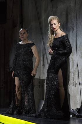 SPERRFRIST EMBARGO, Kein Licht, Ruhrtriennale, Duisburg, Germany SPERRFRIST EMBARGO bis to 8:00pm, 25 August 2017 Duisburg, Germany. 22 August 2017. Pictured: Lionel Peintre and Sarah Sun. Dress rehearsal of the Ruhrtriennale world premiere Kein Licht, a Thinkspiel by Philippe Manoury and Nicolas Stemann. Adapted from the stage play Kein Licht. by Elfriede Jelinek. Performances run at the Gebläsehalle at Landschaftspark Nord in Duisburg from 25 August to 3 September 2017. Actors: Caroline Peter and Niels Bormann, Opera singers: Christina Daletska, Lionel Peintre, Sarah Sun and Olivia Vermeulen. Only for editorial use in connection with Ruhrtriennale reporting