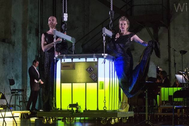 SPERRFRIST EMBARGO, Kein Licht, Ruhrtriennale, Duisburg, Germany SPERRFRIST EMBARGO bis to 8:00pm, 25 August 2017 Duisburg, Germany. 22 August 2017. Pictured: Niels Bormann and Caroline Peters. Dress rehearsal of the Ruhrtriennale world premiere Kein Licht, a Thinkspiel by Philippe Manoury and Nicolas Stemann. Adapted from the stage play Kein Licht. by Elfriede Jelinek. Performances run at the Gebläsehalle at Landschaftspark Nord in Duisburg from 25 August to 3 September 2017. Actors: Caroline Peter and Niels Bormann, Opera singers: Christina Daletska, Lionel Peintre, Sarah Sun and Olivia Vermeulen. Only for editorial use in connection with Ruhrtriennale reporting