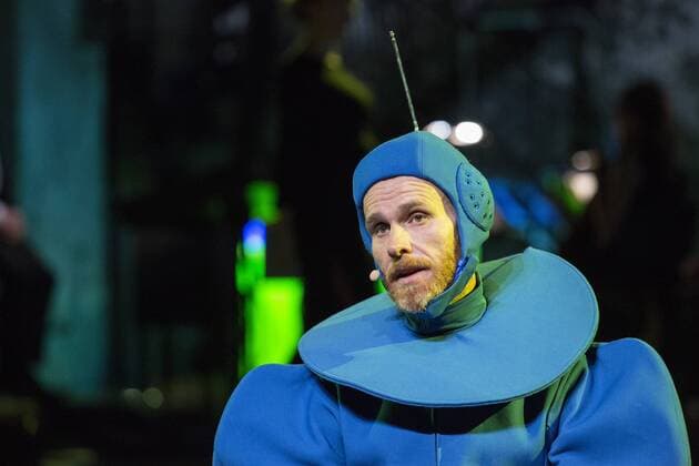 SPERRFRIST EMBARGO, Kein Licht, Ruhrtriennale, Duisburg, Germany SPERRFRIST EMBARGO bis to 8:00pm, 25 August 2017 Duisburg, Germany. 22 August 2017. Pictured: Niels Bormann. Dress rehearsal of the Ruhrtriennale world premiere Kein Licht, a Thinkspiel by Philippe Manoury and Nicolas Stemann. Adapted from the stage play Kein Licht. by Elfriede Jelinek. Performances run at the Gebläsehalle at Landschaftspark Nord in Duisburg from 25 August to 3 September 2017. Actors: Caroline Peter and Niels Bormann, Opera singers: Christina Daletska, Lionel Peintre, Sarah Sun and Olivia Vermeulen. Only for editorial use in connection with Ruhrtriennale reporting