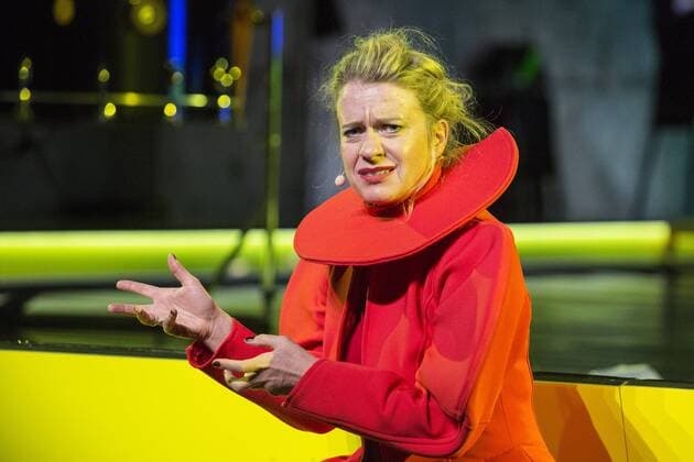 SPERRFRIST EMBARGO, Kein Licht, Ruhrtriennale, Duisburg, Germany SPERRFRIST EMBARGO bis to 8:00pm, 25 August 2017 Duisburg, Germany. 22 August 2017. Pictured: Caroline Peters. Dress rehearsal of the Ruhrtriennale world premiere Kein Licht, a Thinkspiel by Philippe Manoury and Nicolas Stemann. Adapted from the stage play Kein Licht. by Elfriede Jelinek. Performances run at the Gebläsehalle at Landschaftspark Nord in Duisburg from 25 August to 3 September 2017. Actors: Caroline Peter and Niels Bormann, Opera singers: Christina Daletska, Lionel Peintre, Sarah Sun and Olivia Vermeulen. Only for editorial use in connection with Ruhrtriennale reporting
