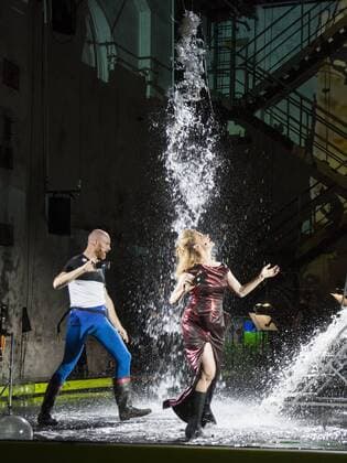 SPERRFRIST EMBARGO, Kein Licht, Ruhrtriennale, Duisburg, Germany SPERRFRIST EMBARGO bis to 8:00pm, 25 August 2017 Duisburg, Germany. 22 August 2017. Pictured: Niels Bormann and Caroline Peters. Dress rehearsal of the Ruhrtriennale world premiere Kein Licht, a Thinkspiel by Philippe Manoury and Nicolas Stemann. Adapted from the stage play Kein Licht. by Elfriede Jelinek. Performances run at the Gebläsehalle at Landschaftspark Nord in Duisburg from 25 August to 3 September 2017. Actors: Caroline Peter and Niels Bormann, Opera singers: Christina Daletska, Lionel Peintre, Sarah Sun and Olivia Vermeulen. Only for editorial use in connection with Ruhrtriennale reporting
