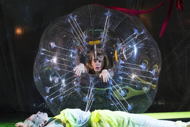 SPERRFRIST EMBARGO, Kein Licht, Ruhrtriennale, Duisburg, Germany SPERRFRIST EMBARGO bis to 8:00pm, 25 August 2017 Duisburg, Germany. 22 August 2017. Caroline Peters (top) and Sarah Sun. Dress rehearsal of the Ruhrtriennale world premiere Kein Licht, a Thinkspiel by Philippe Manoury and Nicolas Stemann. Adapted from the stage play Kein Licht. by Elfriede Jelinek. Performances run at the Gebläsehalle at Landschaftspark Nord in Duisburg from 25 August to 3 September 2017. Actors: Caroline Peter and Niels Bormann, Opera singers: Christina Daletska, Lionel Peintre, Sarah Sun and Olivia Vermeulen. Only for editorial use in connection with Ruhrtriennale reporting