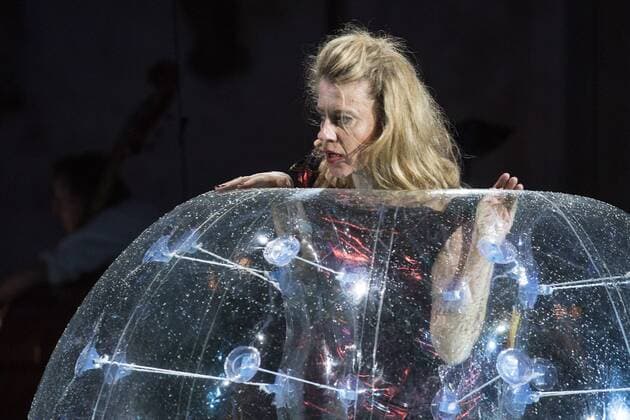 SPERRFRIST EMBARGO, Kein Licht, Ruhrtriennale, Duisburg, Germany SPERRFRIST EMBARGO bis to 8:00pm, 25 August 2017 Duisburg, Germany. 22 August 2017. Pictured: Caroline Peters. Dress rehearsal of the Ruhrtriennale world premiere Kein Licht, a Thinkspiel by Philippe Manoury and Nicolas Stemann. Adapted from the stage play Kein Licht. by Elfriede Jelinek. Performances run at the Gebläsehalle at Landschaftspark Nord in Duisburg from 25 August to 3 September 2017. Actors: Caroline Peter and Niels Bormann, Opera singers: Christina Daletska, Lionel Peintre, Sarah Sun and Olivia Vermeulen. Only for editorial use in connection with Ruhrtriennale reporting