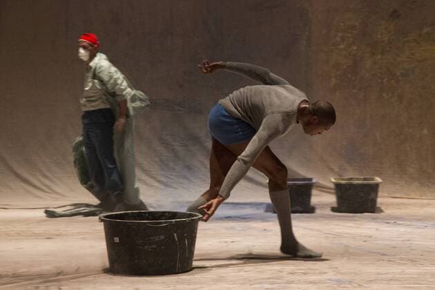 EMBARGO SPERRFRIST Three Stages by Richard Siegal, Ruhrtriennale, PACT Zollverein, Essen, Germany SPERRFRIST EMBARGO bis to 7:00pm, 25 August 2017 Essen, Germany, 23 August 2017. Performers Kevin Quinaou, Corey Scott-Gilbert, Diego Tortelli, Vania Vaz, Frederic Stochl in the piece In Medias Res . American choreographer Richard Siegal presents Three Stages: Model , In Medias Res and as a world premiere El Dorado at PACT Zollverein for the Ruhrtriennale cultural festival 2017. For editorial use only in connection with Ruhrtriennale reporting