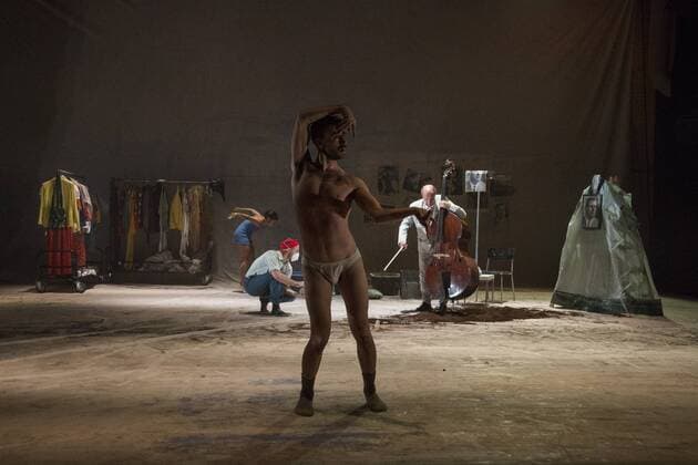 EMBARGO SPERRFRIST Three Stages by Richard Siegal, Ruhrtriennale, PACT Zollverein, Essen, Germany SPERRFRIST EMBARGO bis to 7:00pm, 25 August 2017 Essen, Germany, 23 August 2017. Performers Kevin Quinaou, Corey Scott-Gilbert, Diego Tortelli, Vania Vaz, Frederic Stochl in the piece In Medias Res . American choreographer Richard Siegal presents Three Stages: Model , In Medias Res and as a world premiere El Dorado at PACT Zollverein for the Ruhrtriennale cultural festival 2017. For editorial use only in connection with Ruhrtriennale reporting