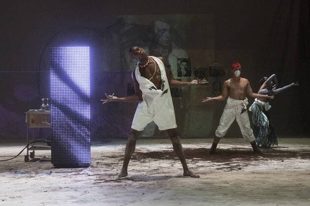 EMBARGO SPERRFRIST Three Stages by Richard Siegal, Ruhrtriennale, PACT Zollverein, Essen, Germany SPERRFRIST EMBARGO bis to 7:00pm, 25 August 2017 Essen, Germany, 23 August 2017. Performers Kevin Quinaou, Corey Scott-Gilbert, Diego Tortelli, Vania Vaz, Frederic Stochl in the piece In Medias Res . American choreographer Richard Siegal presents Three Stages: Model , In Medias Res and as a world premiere El Dorado at PACT Zollverein for the Ruhrtriennale cultural festival 2017. For editorial use only in connection with Ruhrtriennale reporting