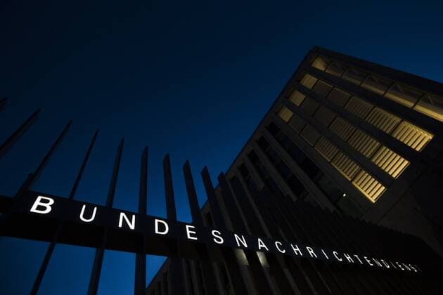 Aufnahme des Schriftzuges Bundesnachrichtendienst am Haupttor der neuen Zentrale vom Bundesnachrichtendienst (BND) auf der Chausseestrasse in Berlin, 23.08.2017. Berlin Deutschland Copyright: xFlorianxGaertner photothek.netx