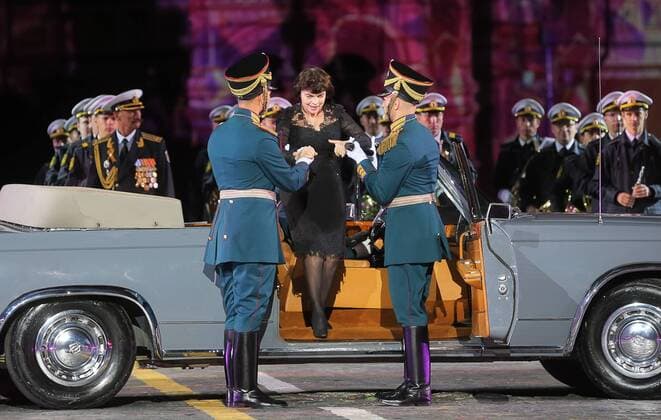 MOSCOW, RUSSIA - AUGUST 26, 2017: French singer Mireille Mathieu (C) performs at the opening ceremony of the 2017 Spasskaya Tower international military music festival in Moscow s Red Square. Sergei Savostyanov TASS  TS05D118